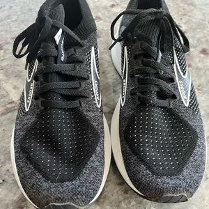 Brooks Levitate Stealthfit 5 Women’s Running Shoe Size 7.5.